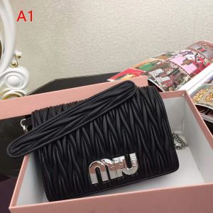 2020年春夏シーズンの人気 夏らしい季節感 ミュウミュウ MIUMIU 斜め掛けバッグ 4色可選