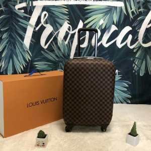 ルイ ヴィトン2020春夏の大注目トレンド LOUIS VUITTON スーツケース 抜け感のあるキレイめ