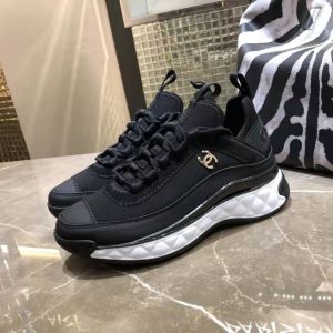 2色可選 ランニングシューズ 秋服コーデ2020年版 シャネル 大胆なチェックの人気トレンド CHANEL 秋にはやる最新作を先取り