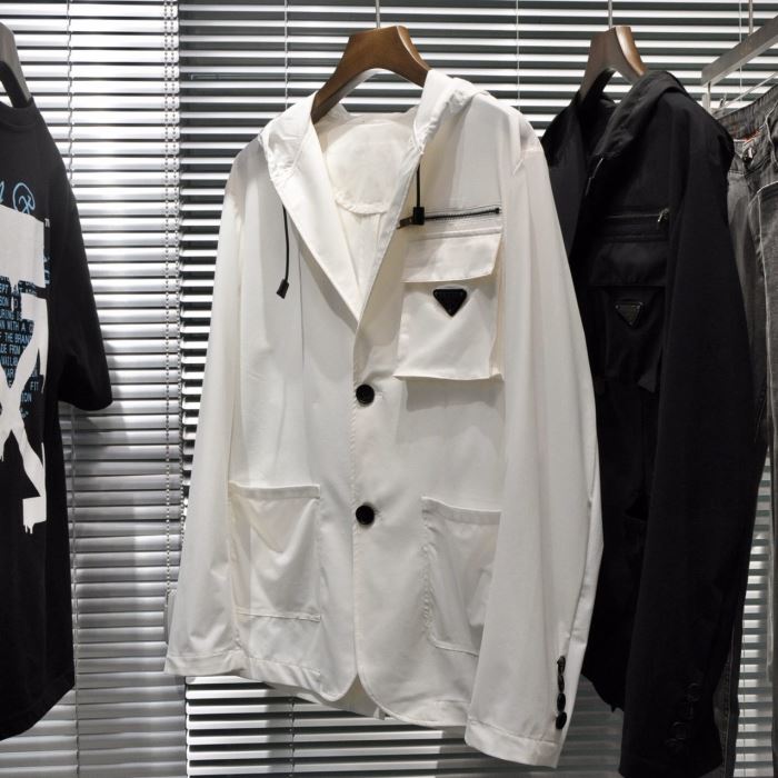 プラダ ナイロン ジャケット コピーPRADA 2020春夏大活躍 大人スタイル おしゃれなウィンドブレーカー 防寒性抜群人気新作
