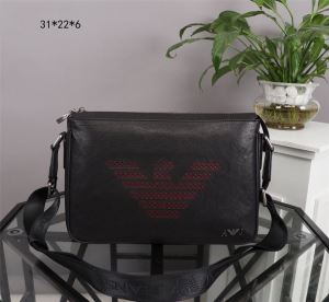 一番の魅力秋冬のマストアイテム　アルマーニ ARMANI　引き続きトレンド人気色ショルダーバッグ 一気に大人のこなれ感抜群