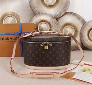 毎年流行り定番アイテムおすすめ 有名人同じアイテム LOUIS VUITTON ルイ ヴィトン モノグラム