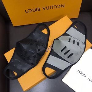 2色可選 マスク ストリート界隈でも人気 LOUIS VUITTON 20新作で...