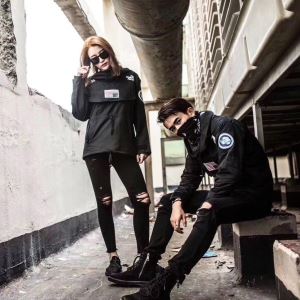 シュプリーム SUPREME 17ss 堪能できるコート スタイリッシュな印象
