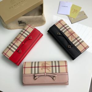 202020秋冬トレンドファッション バーバリー BURBERRY最新秋冬トレンドをチェック 財布ウォレット秋冬流行りファション