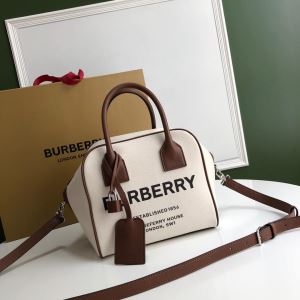 バーバリー 2020年春夏流行ファッション BURBERRY ぜひ今年のトレンドをチェック レディースバッグ 夏に良く似合うちょっと新品