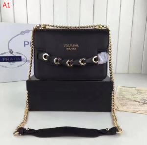 2020最新入荷 ショルダーバッグ プラダ PRADA お買い得限定セール 4色選択可