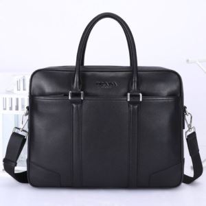 秋ファションのトレンド プラダ 一番おしゃれ秋冬トレンド PRADA 2020秋に注目したい ハンドバッグ おしゃれさんはいち早く取り