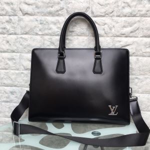 秋冬コーデと相性がいい ルイ ヴィトン おしゃれなファッションコーデ LOUIS VUITTON ハンドバッグ 【最新】2020年秋冬のトレンド速報