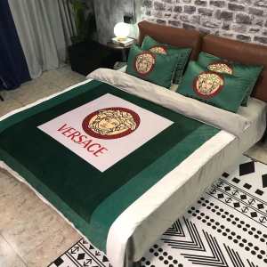 VERSACE 寝具4点セット 最新トレンドコーデおすすめヴェルサーチ 202020秋冬取り入れやすい