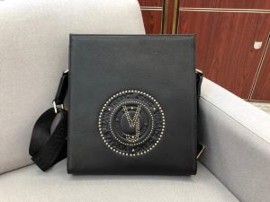 ショルダーバッグ 最新秋冬トレンドをチェック202020秋冬 ヴェルサーチ 今年の流行りファション VERSACE 絶対おさえるべきカラーと最新