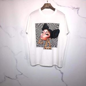 差をつけたい人にもおすすめ 多色可選 半袖Tシャツ 飽きもこないデザイン フェンディ FENDI