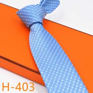 最新秋冬トレンドをチェック202020秋冬 エルメス大人かわいい秋冬コーデを楽しみ HERMES ネクタイ