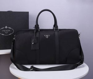 お値段もお求めやすい スーツケース やはり人気ブランド プラダ PRADA
