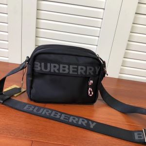 バーバリー 絶対に押さえておきたい人気色　BURBERRY　20202020年AW人気ブランドミニバッグ　初秋から晩冬まで活躍する上品