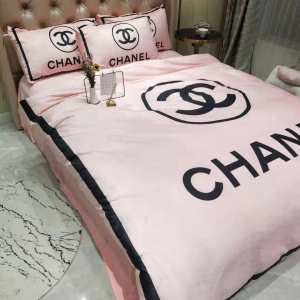 シャネルコーデも旬な雰囲気に仕上がる CHANEL 寝具4点セット 2020トレ...