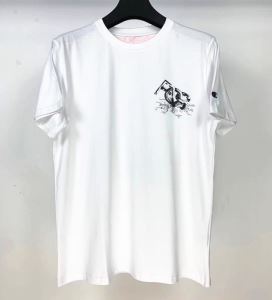 コーデの完成度を高める OffWhite オフホワイトこの時期の一番人気は 半袖Tシャツ