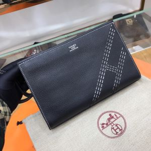 普段使いにも最適なアイテム ポーチ ストリート感あふれ エルメス HERMES