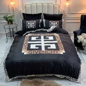 GIVENCHY 寝具4点セットカジュアルコーデオシャレ 気になる2020年秋のファッション ジバンシー