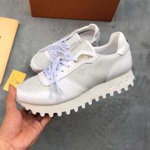今年注目すべき秋冬ファッション ルイ ヴィトン LOUIS VUITTON 2020トレンドアイテム激安 ランニングシューズ 秋冬ファッションコーディネート