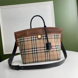 BURBERRY 高級感のある素材 レディースバッグ 一番手に入れやすい バーバリー 海外でも人気なブランド