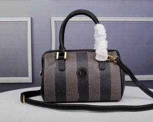 2色選択可 素敵カジュアル春夏新品 フェンディ FENDI 2020春夏のトレンド新商品 レディースバッグ 素敵カジュアルの春夏コレクション