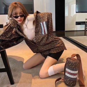 夏の大人カジュアルスタイル バーバリー リラックススタイルが実現 BURBERRY 2020年最新ファッションレディースバッグ