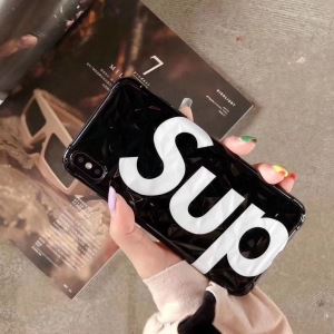 SUPREME おススメの秋冬アイテムをCHECK スマートフォンケース 2色可選2020トレンドファッション新品 シュプリーム 今季トレンドをうまく取り