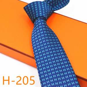 エルメスおしゃれさんはいち早く取り HERMES ネクタイ 気になる2020年秋のファッション