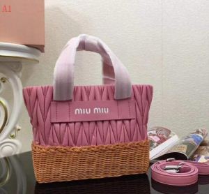 秋冬超人気の最新作　トートバッグ 3色可選　ミュウミュウ MIUMIU 魅力をプラス