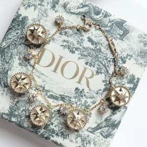 ぜひ今年のトレンドをチェック ブレスレット 2020年春夏のトレンドアイテムディオール DIOR