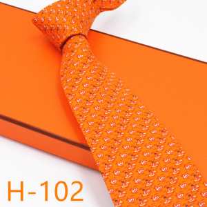 2020秋のファッショントレンドはこれ エルメス HERMES ネクタイ お洒落で秋冬注目トレンド