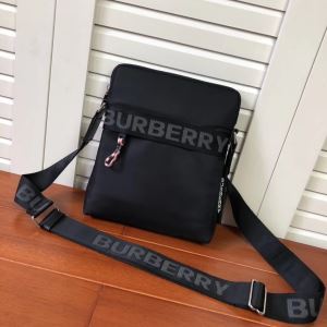 ミニバッグ　大人気のブランド安い買い物　バーバリー2020秋冬の人気アイテムセール BURBERRY　今季も取り入れやすいコーデ