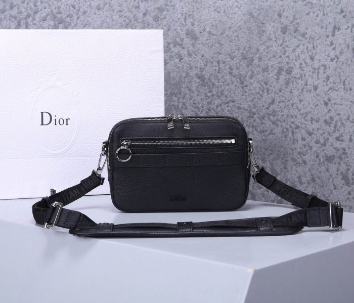 ミニバッグ 普段使いにも最適なアイテム ディオール デザインお洒落 DIOR 20新作です