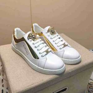 202020秋冬トレンドファッション ヴェルサーチ最新秋冬トレンドをチェック VERSACE 秋冬流行りファション ランニングシューズ