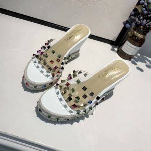 暑い今こそ活躍させたい 2020春夏は人気定番 ヴァレンティノ VALENTINO サンダル 2色可選