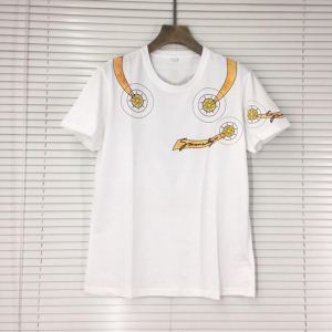 カジュアルを一歩大人に ジバンシー GIVENCHY Tシャツティーシャツ 2020年春夏のトレンドアイテム