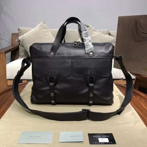 春夏大人カジュアル ボッテガ ヴェネタ BOTTEGA VENETA ビジネスバッグ 大人カジュアル夏ファッション2020