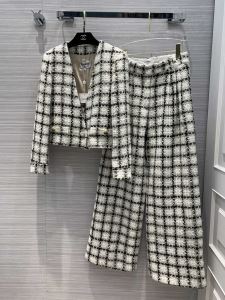 秋服コーデ2020年版 シャネル CHANEL 大胆なチェックの人気トレンド 上...