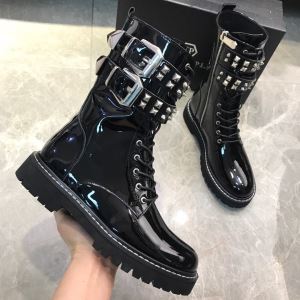 レザーブーツもちろん相性抜群 フィリッププレイン 速報2020年秋ファッショントレンド PHILIPP PLEIN 優しい色味がかわいい