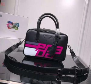 4色可選　2020年人気満々のブランド　話題の新作到着　PRADA プラダ トートバッグ