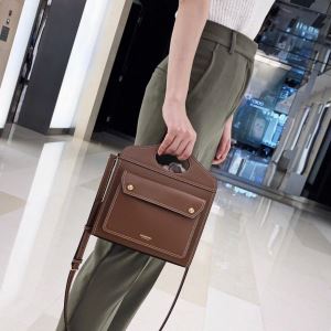 暑い今こそ活躍させたい バーバリー BURBERRY レディースバッグ 今年春夏ファション流行り 2020SSのトレンド商品