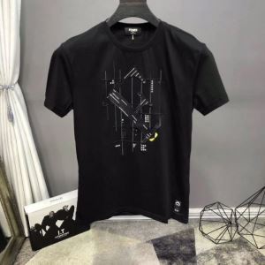 半袖Tシャツ 本当に嬉しいアイテム 2色可選 フェンディ差をつけたい人にもおすすめ FENDI