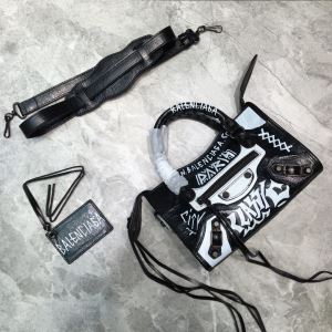 バレンシアガ この時期の一番人気は BALENCIAGA シンプルなファッション レディースバッグ