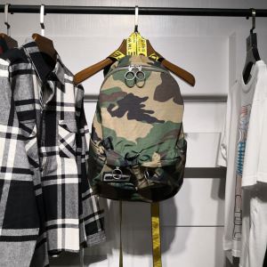 リュック、バックパック OffWhite 洗練された印象に オフホワイト 2020春夏は人気定番