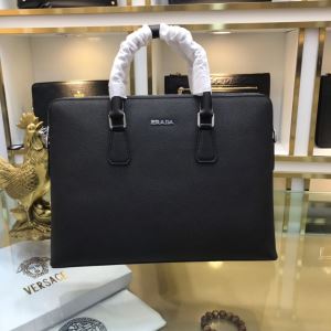 【2020秋冬】今きてる最先端ブランド プラダ PRADA 現在流行中のおすすめ人気 ハンドバッグ 人気ブランドの新作秋冬トレンド