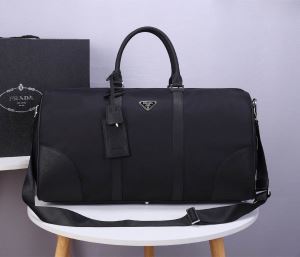 プラダファッションに取り入れよう PRADA 限定アイテム特集 スーツケース