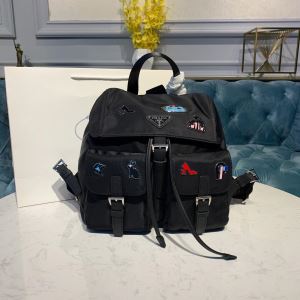 レディースバッグ 2020年春夏流行ファッション プラダ PRADA リュック ちょっと大人の印象 ファッションにトレンド