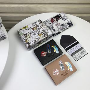 財布ウォレット 【2020秋冬トレンド】押さえておきたい プラダ サイズのよさを感じる新作 PRADA 2色可選 秋にこれがはやりそう