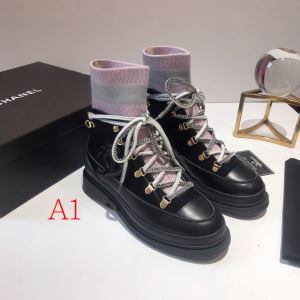 多色可選今年の流行りファション シャネル【2020秋冬トレンド】押さえておきたい CHANEL レザーブーツ やっぱり優しい色